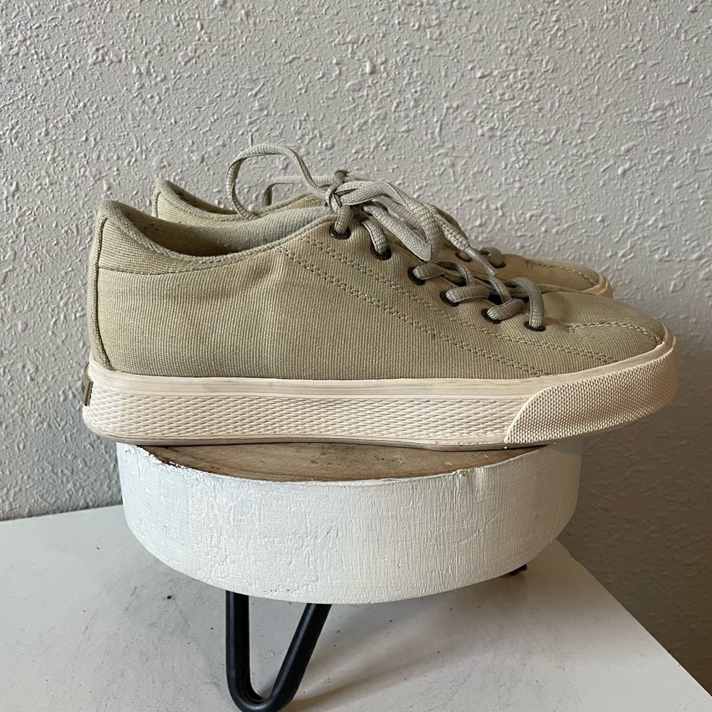 Tommy Bahama Day Dreamin Khaki Sneakers Size 7